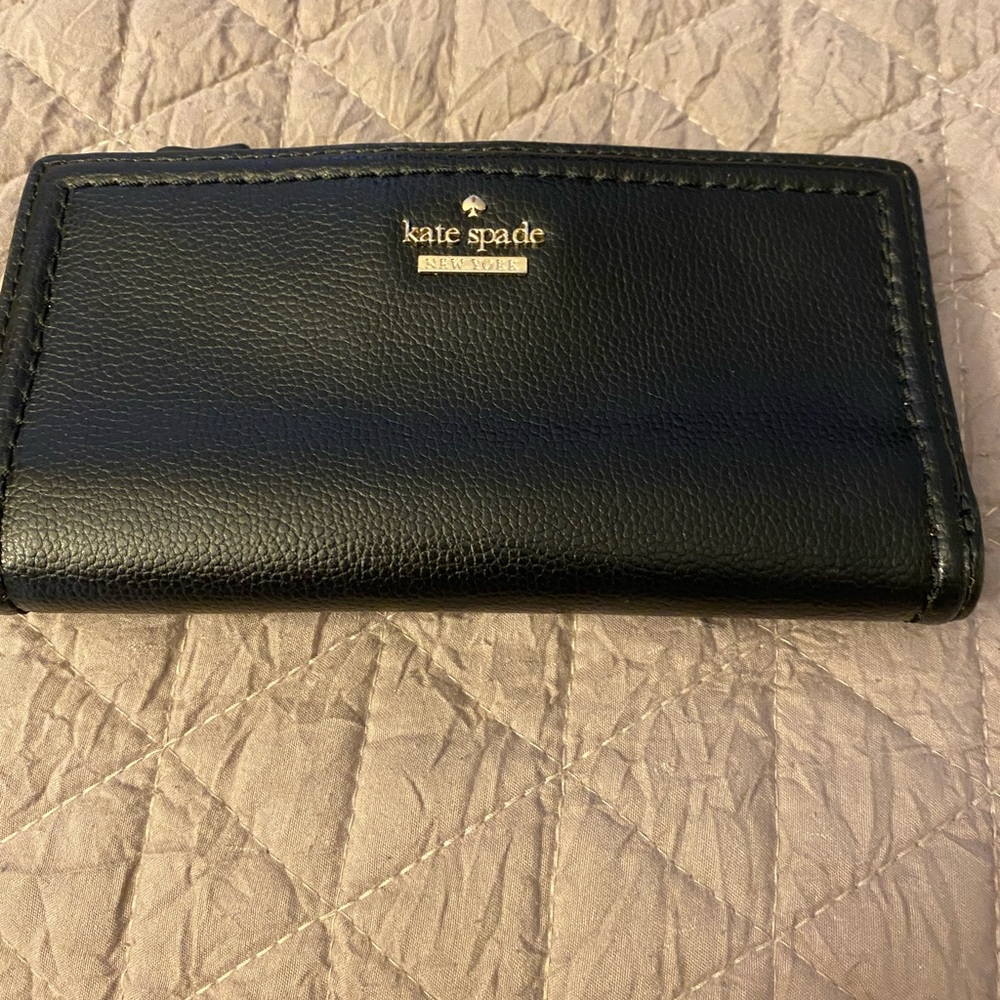 Kate Spade Black Leather Wallet in excellent condition.